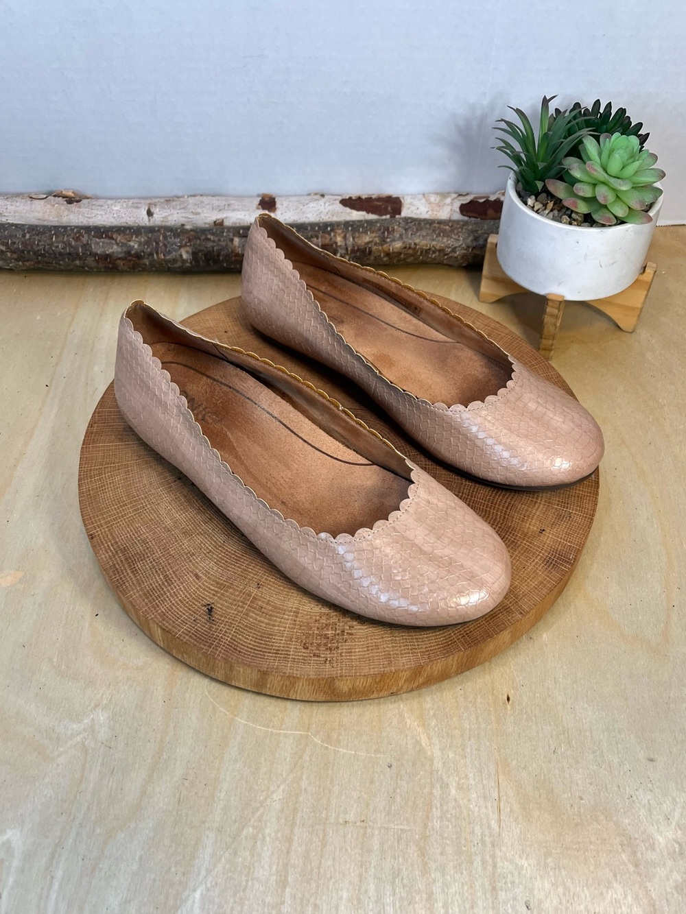 Vionic Julieta Tan Scalloped Leather Ballet Flats Size 8 - Picture 10 of 12